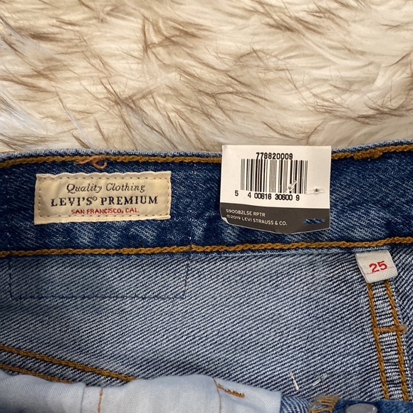 Levi’s High Rise Denim Mini Skirt Deconstructed Iconic Boyfriend Size 25 NWT - Picture 9 of 16